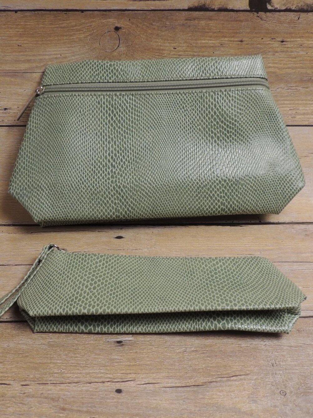 NWOT Clinique 2-Piece Faux Snakeskin Cosmetic Bag Set